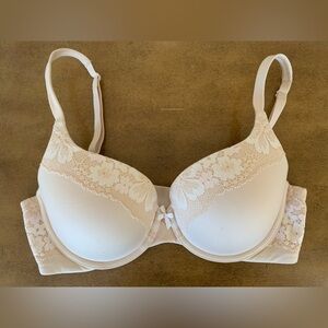 Victoria’s Secret Body by Victoria Push-Up Bra Size 34D